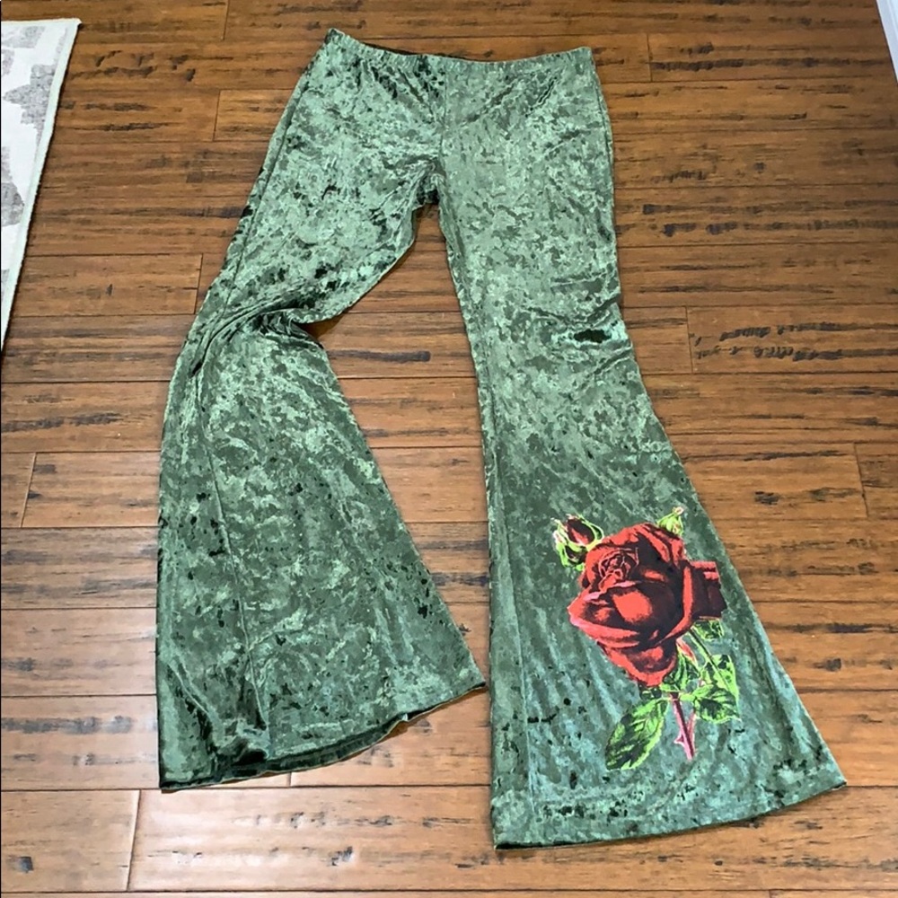 Velvet bells with rose Large